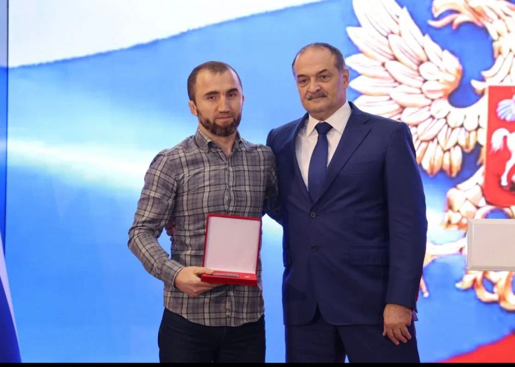 "Заслуженный тренер РД по вольной борьбе" 3